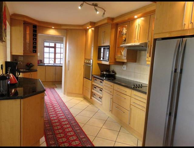 4 BEDROOM HOUSE FOR SALE IN COUNTRY CLUB